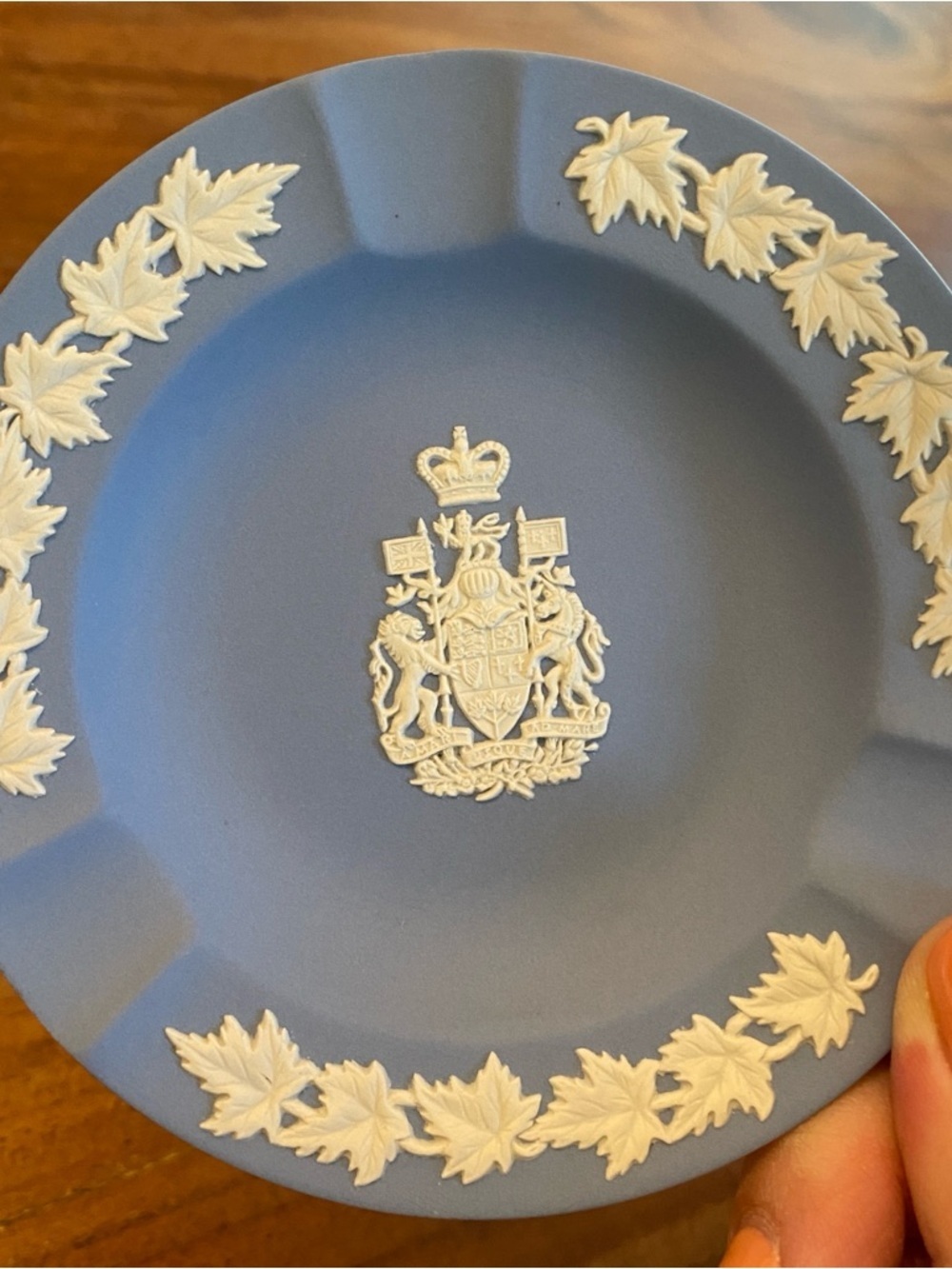 Wedgwood Jasperware Canada Coat of Arms Small Dish - Picture 9 of 11